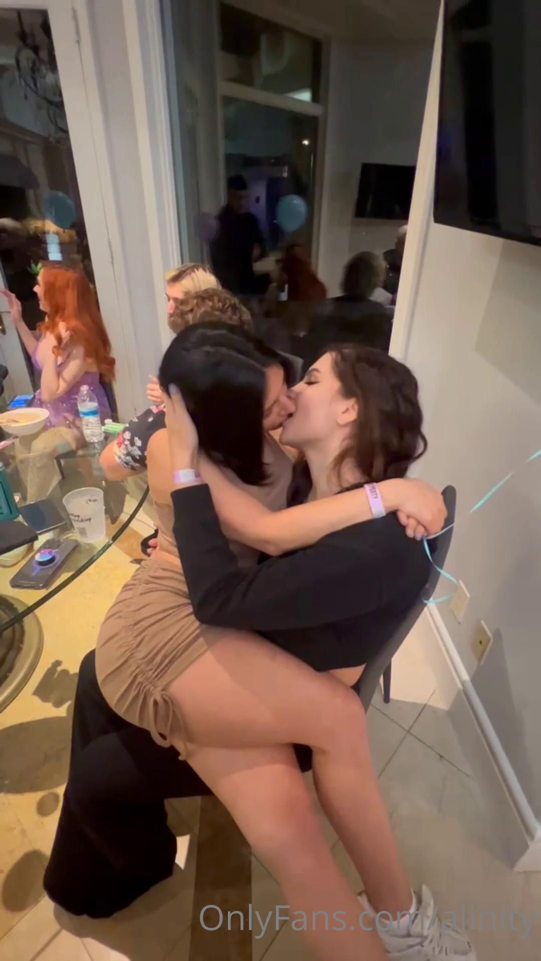 Alinity Fandy Lesbian French Kiss PPV Onlyfans Video Leaked Influencers GoneWild