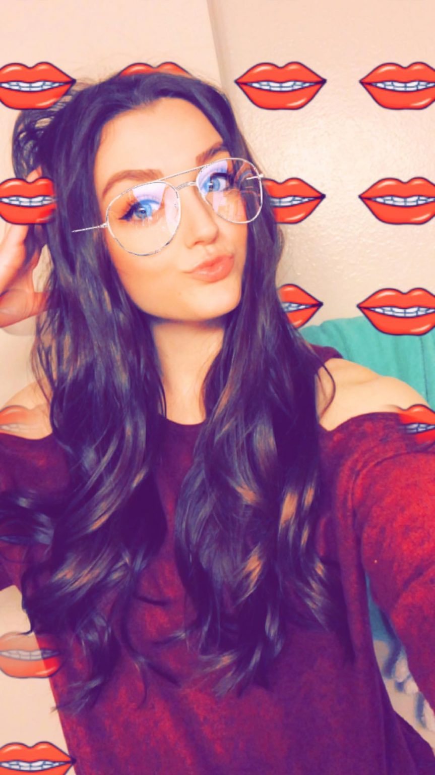 Ally Hardesty Sexy Pictures - Influencers Gonewild