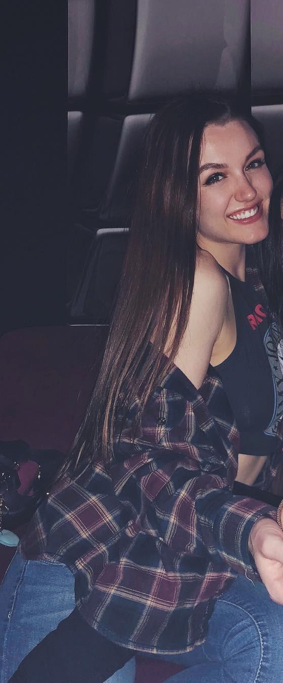 Ally Hardesty Sexy Pictures - Influencers GoneWild