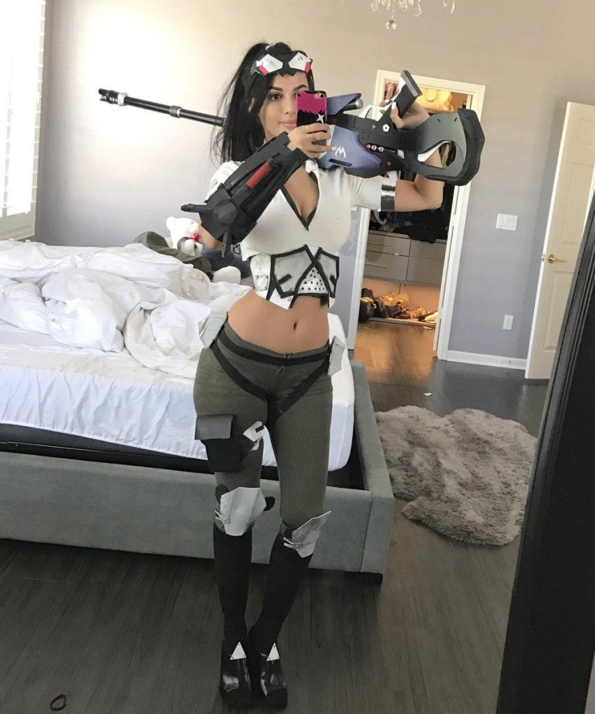 SSSniperWolf Sexy Cosplay Pictures In