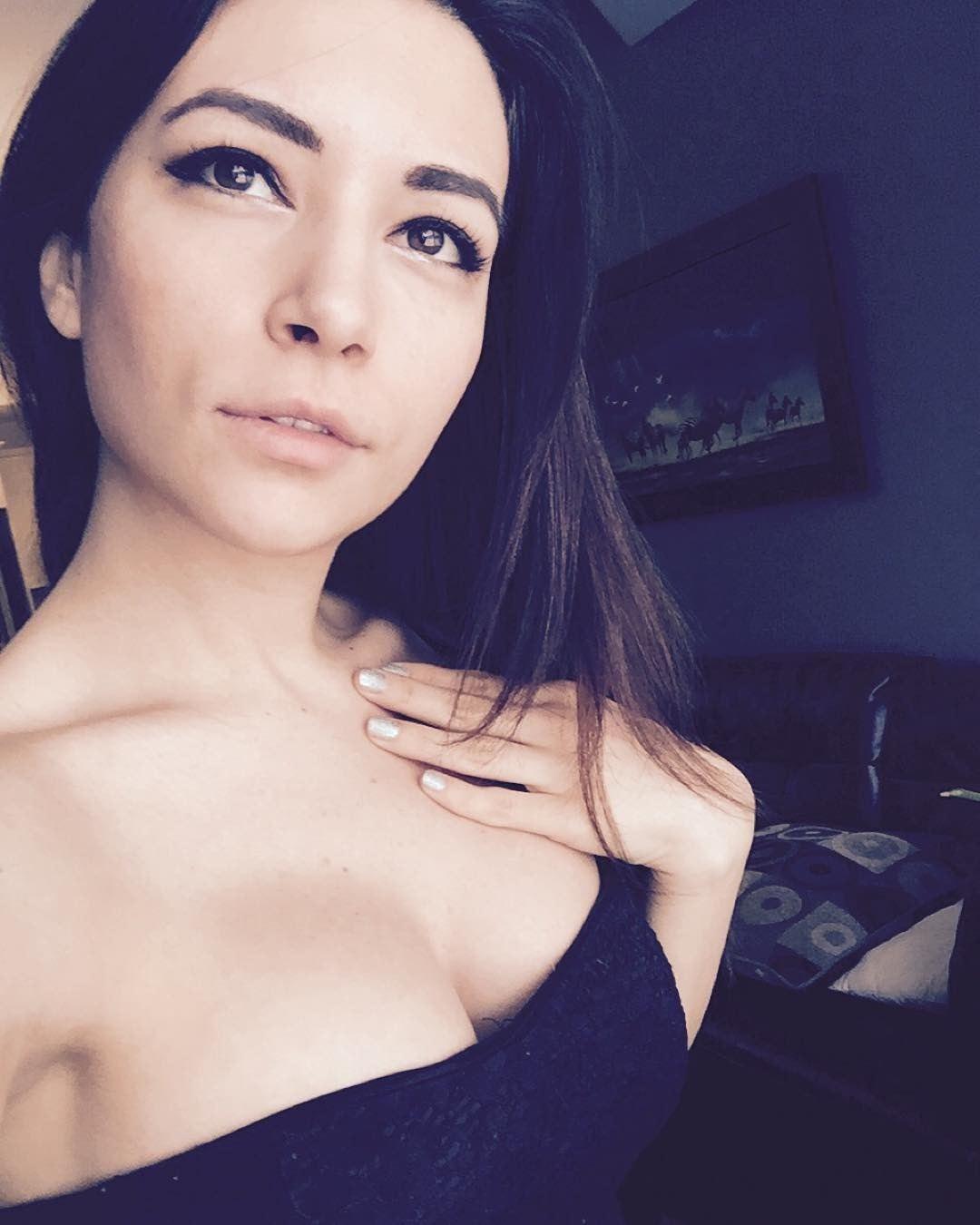 Alinity Sexy Pictures.