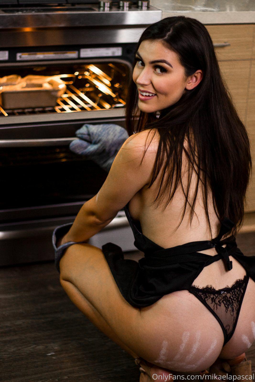 Mikaela Pascal Nude In The Kitchen Onlyfans Set.
