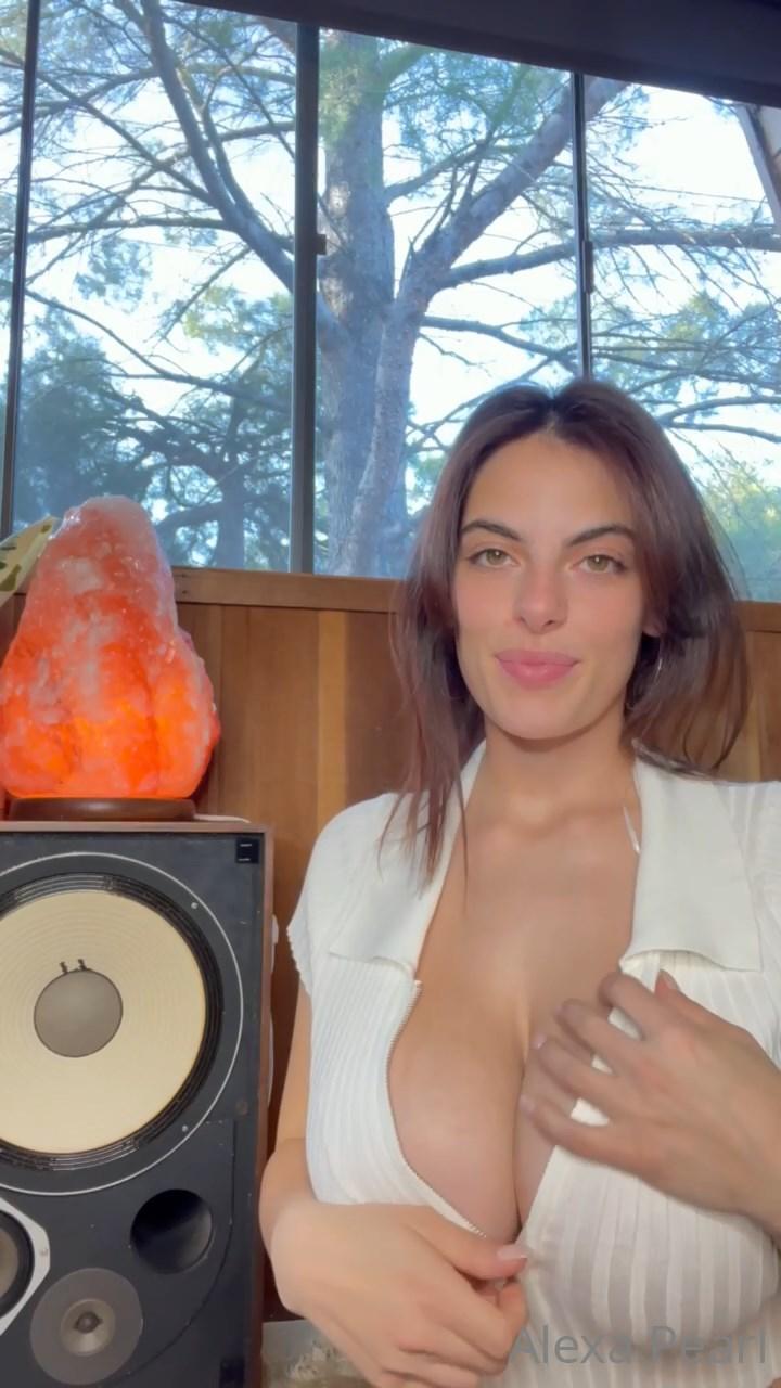 Alexa Pearl Boob Squeeze Onlyfans Video Leaked - Influencers GoneWild