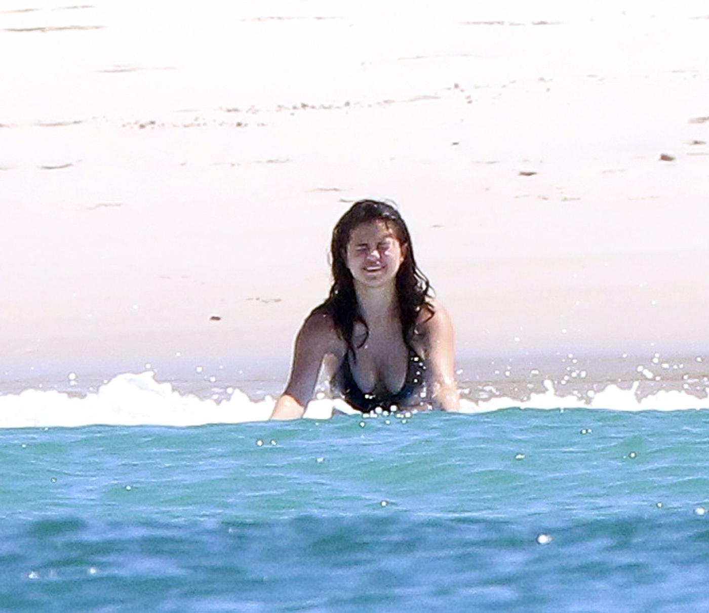 Selena Gomez Sexy One-Piece Swimsuit Paparazzi Set Leaked. 