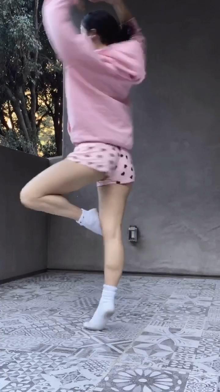Charli D’Amelio Ballet Stretching Dance Video Leaked - Influencers GoneWild