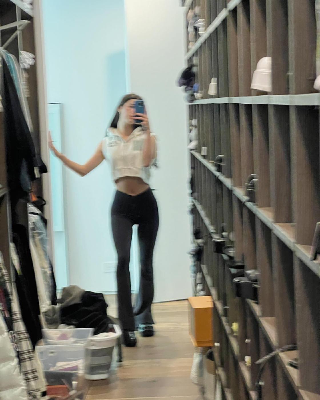 Charli DAmelio Tight Leggings Posing Set Leaked - Influencers GoneWild