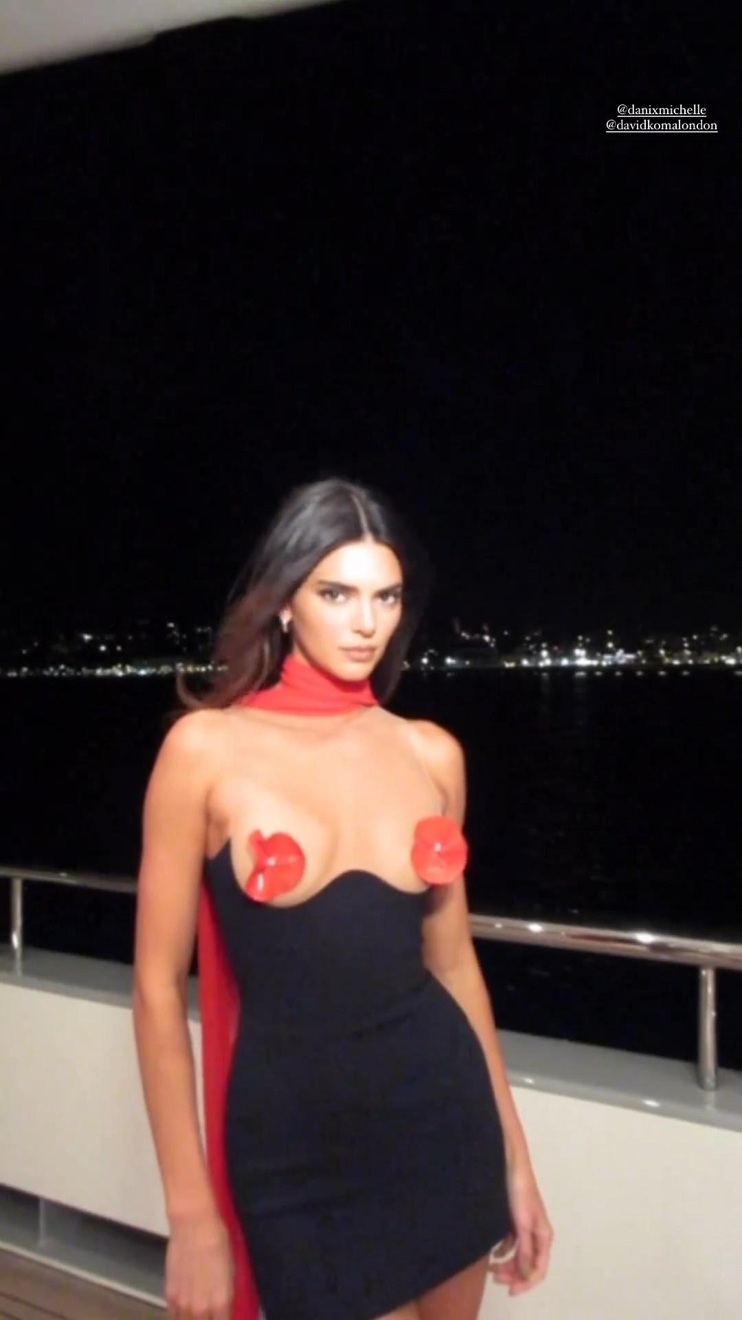 Kendall Jenner Pasties Dress Candid Video Leaked - Influencers GoneWild