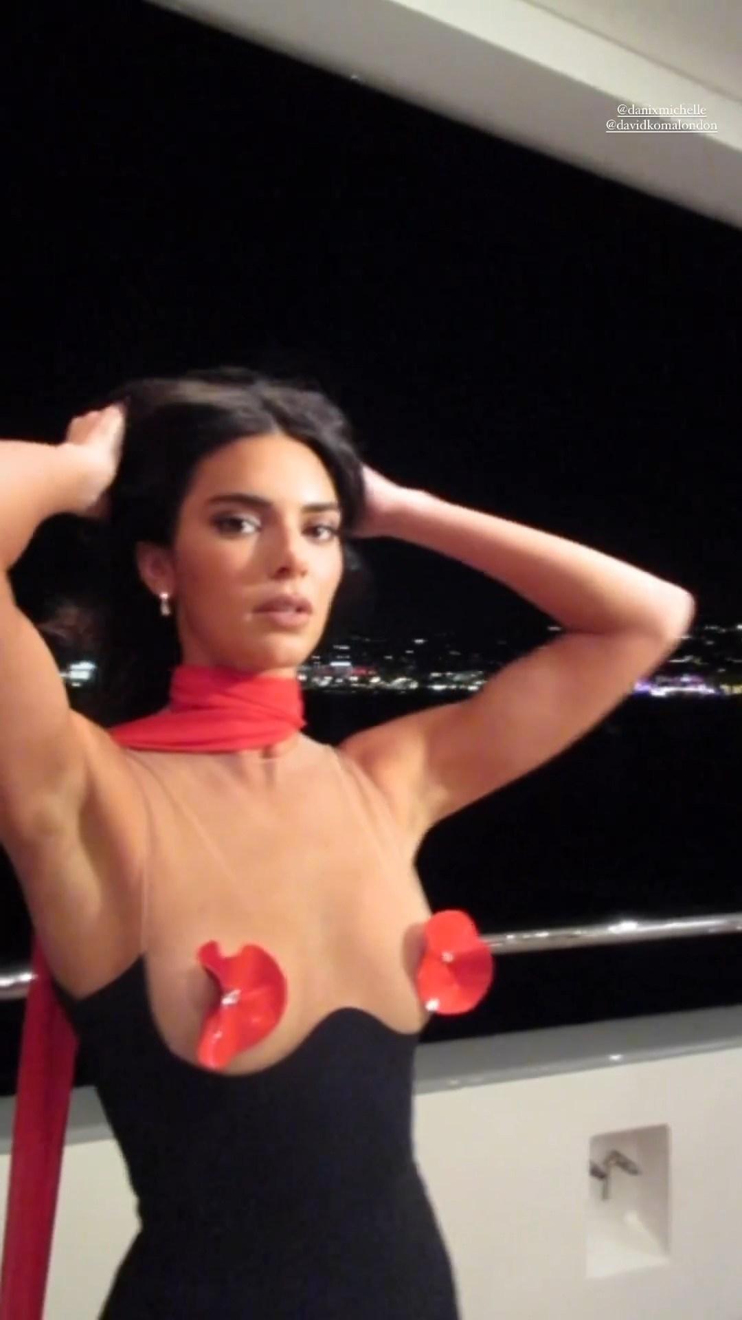 Kendall Jenner Pasties Dress Candid Video Leaked - Influencers GoneWild