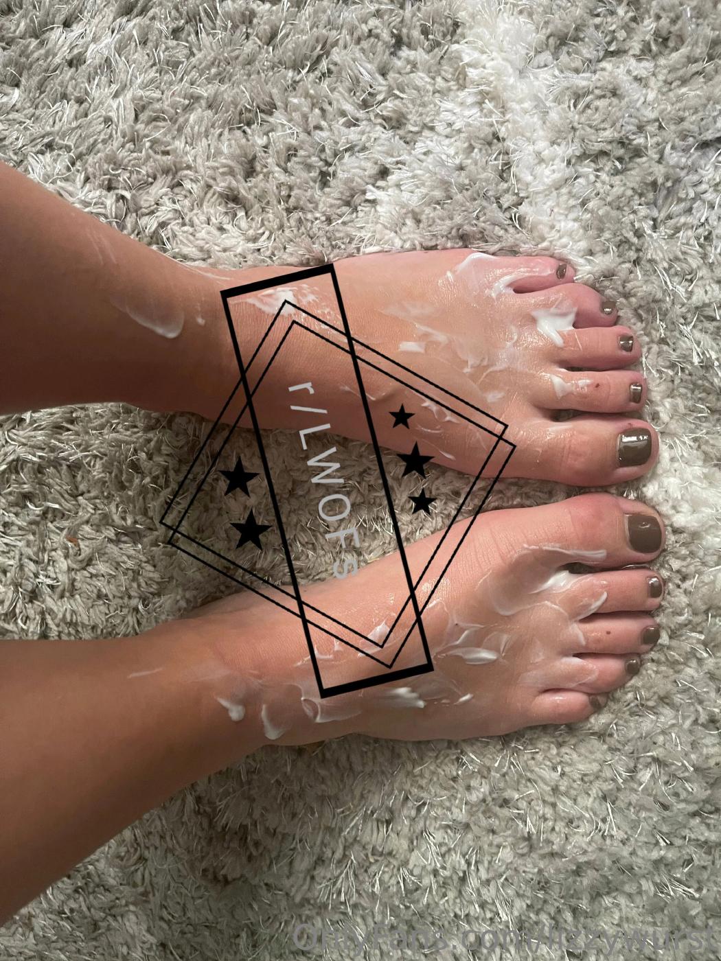 Lizzy Wurst Bare Feet Lotion Onlyfans Set Leaked - Influencers GoneWild