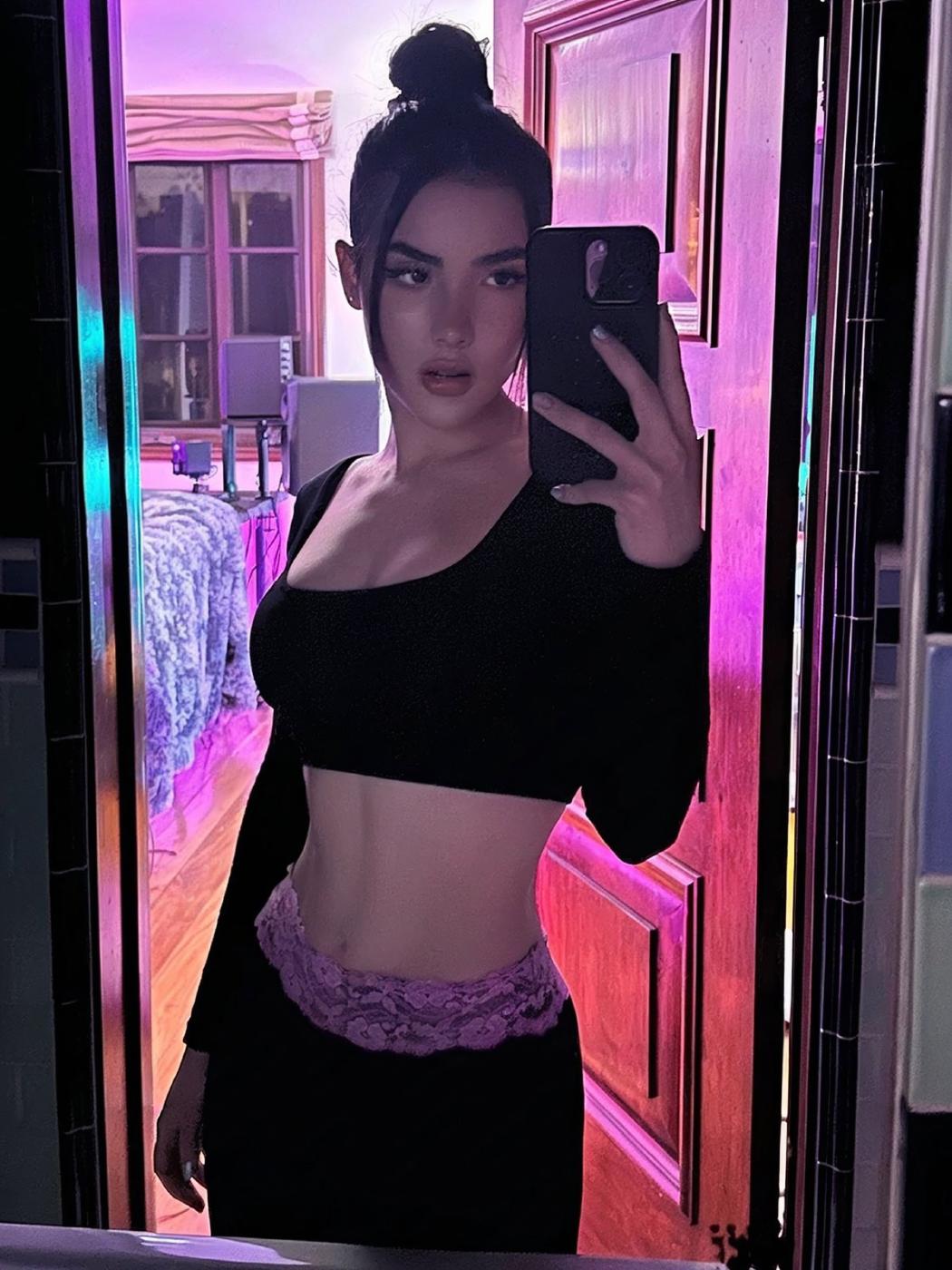 Andrea Botez Sexy Outfit Mirror Selfies Set Leaked - Influencers GoneWild