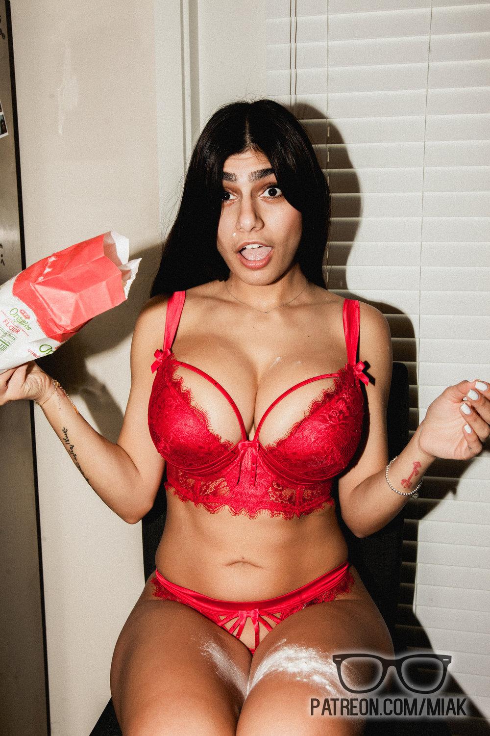 Mia Khalifa Lingerie Cooking Patreon Set Leaked - Influencers GoneWild